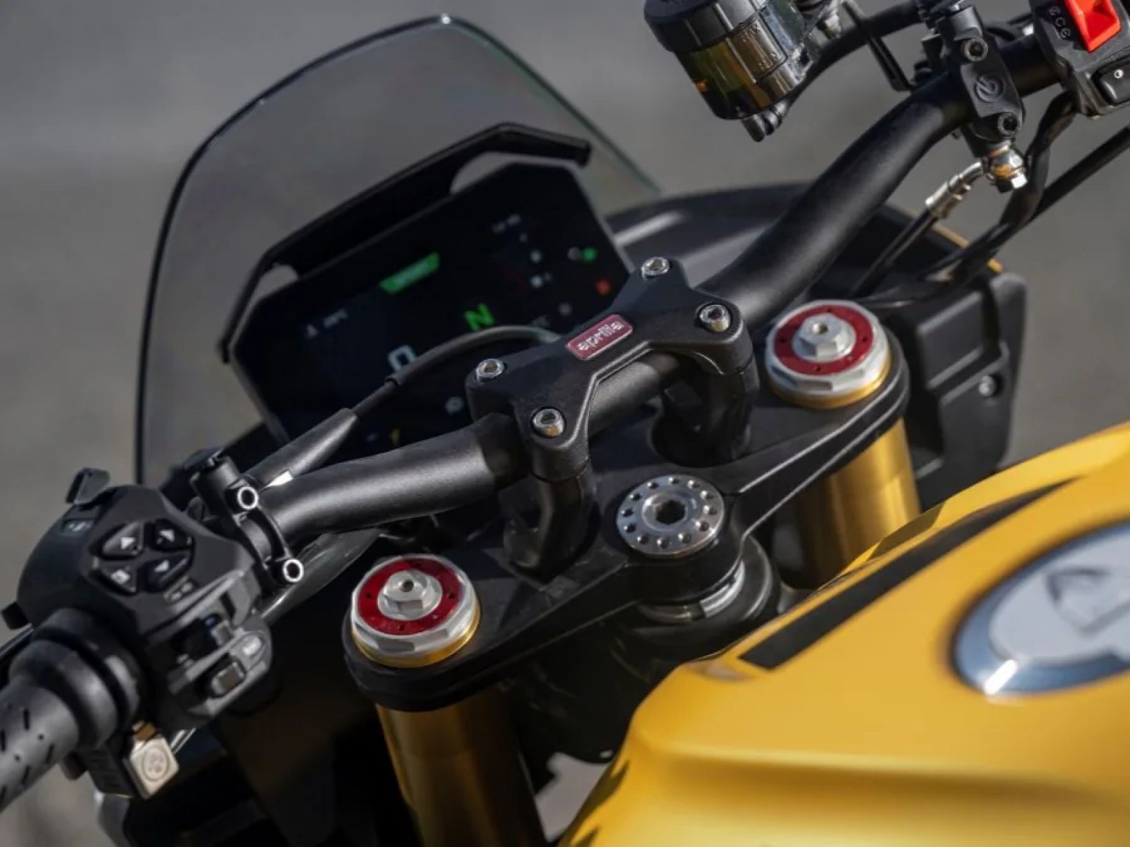 Мотоцикл APRILIA Tuono V4 1100 (SCORPION YELLOW) 2026